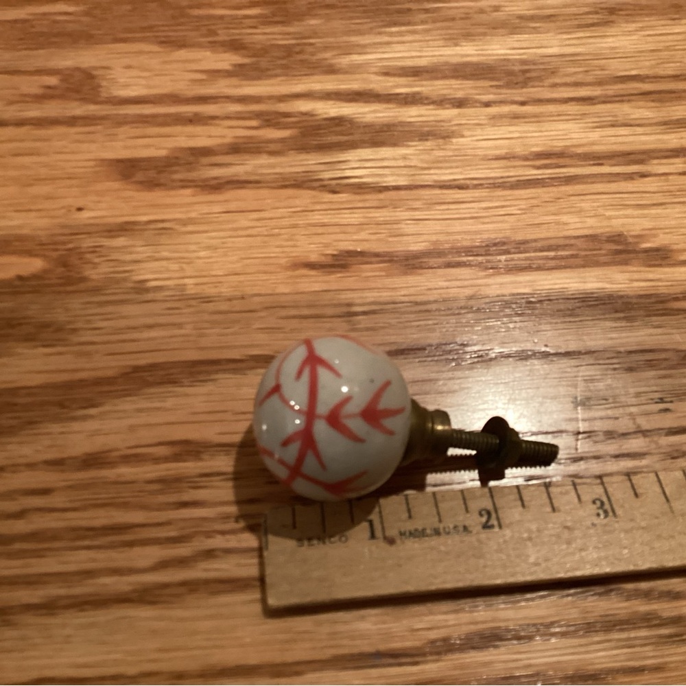 Pretty painted porcelain knobs (2). - Picture 2 of 2